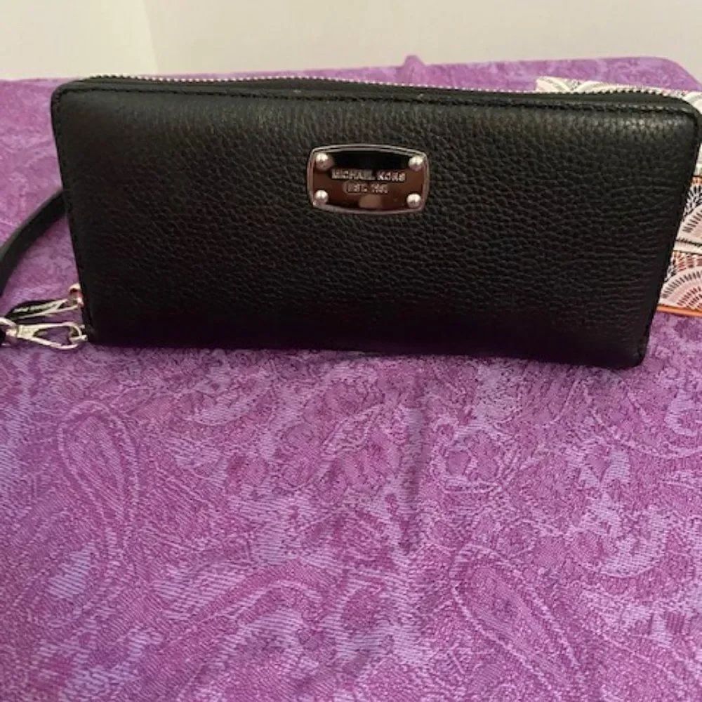 Michael Kors Black Jet Set zip around wallet